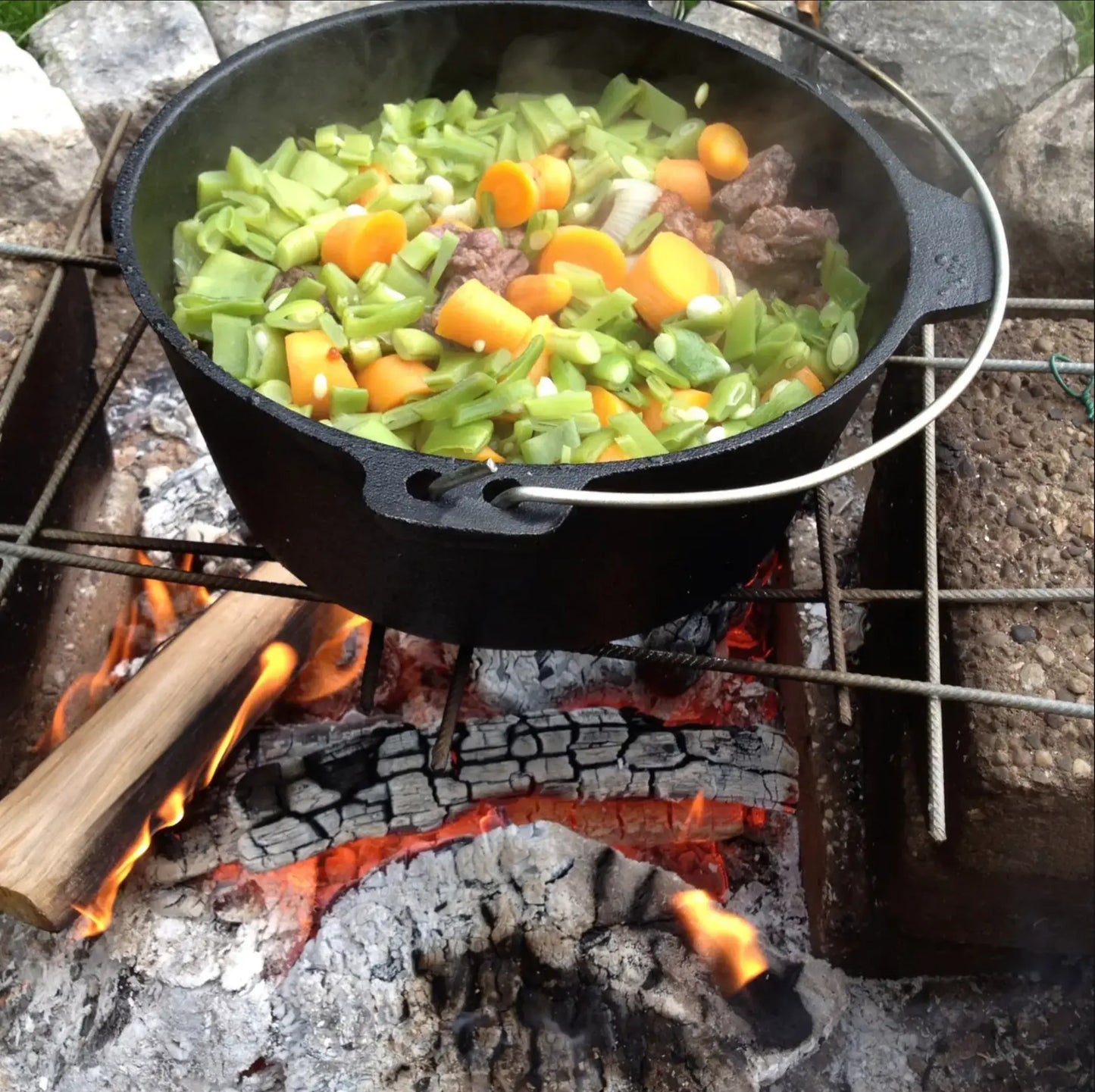 Dutch Oven 10” – Gusseisen Schmortopf für Lagerfeuer, Grill & Outdoor-Küche