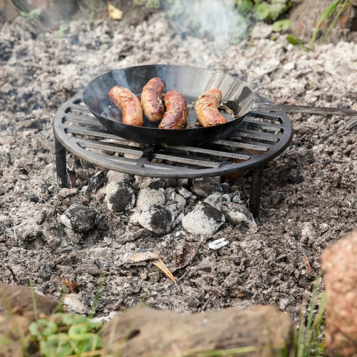 Feuerrost aus Gusseisen – die stabile Basis fürs Outdoor-Kochen