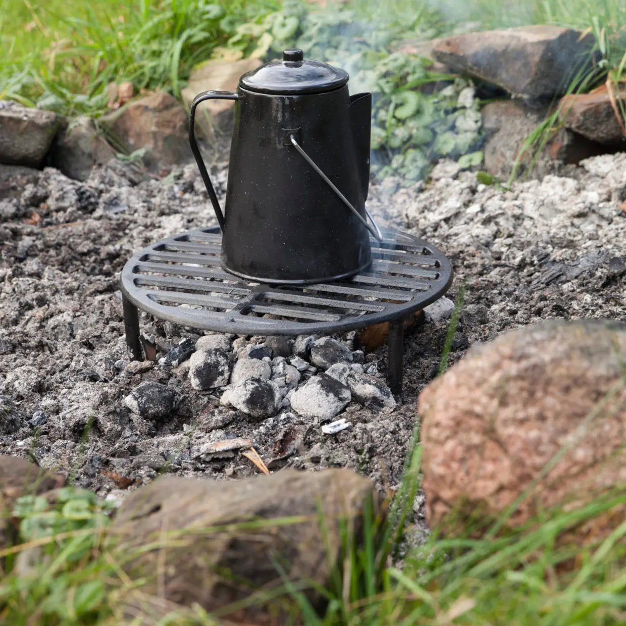 Feuerrost aus Gusseisen – die stabile Basis fürs Outdoor-Kochen