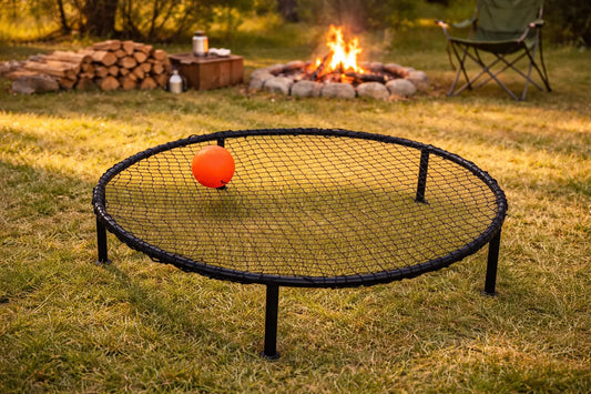 Roundnet (Spikeball) – Outdoor Spiel für gemeinsame Abende draußen